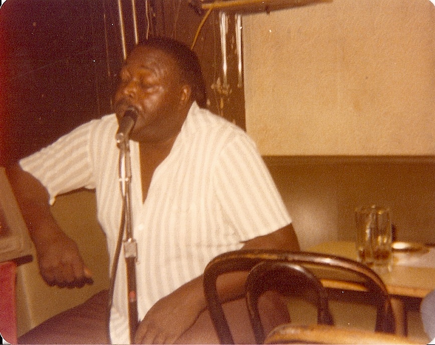 Big_Leon_Brooks_at_Kingston_Mines