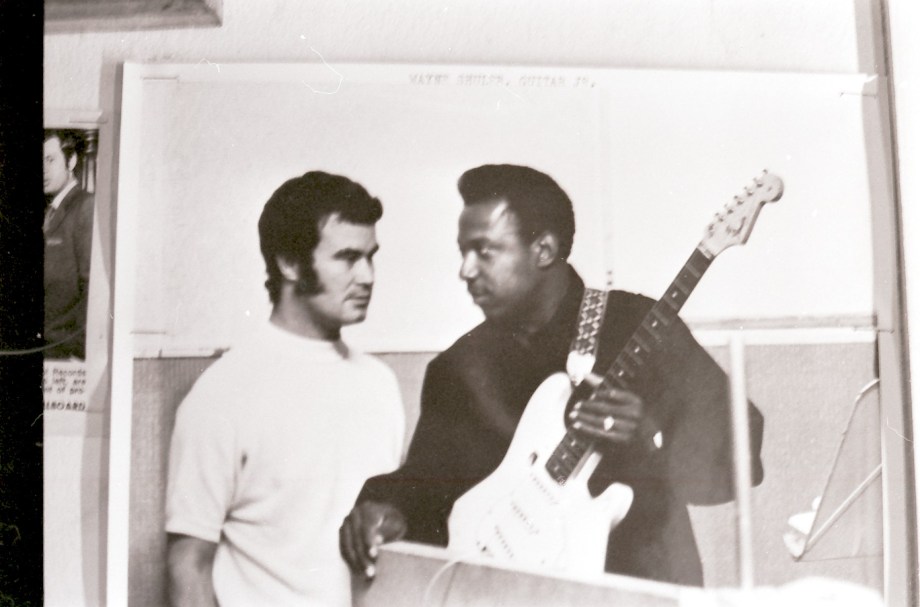 HA72 08 Gtr Jr Lonnie Brooks Goldband