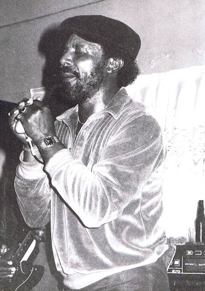 Johnny Dyer AHobus 02